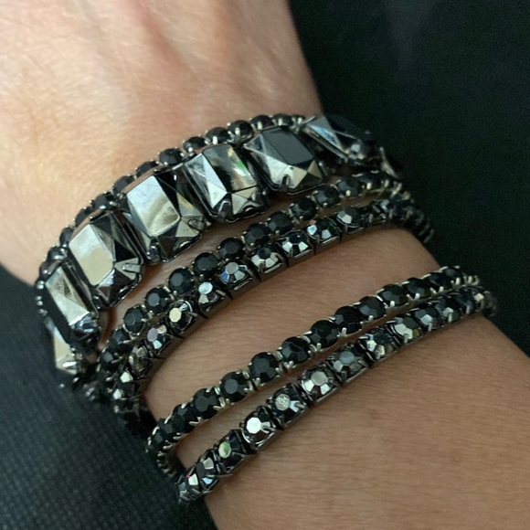 Vintage Set of 6 Various Black Onyx expandable bracelets - Picture 1 of 7